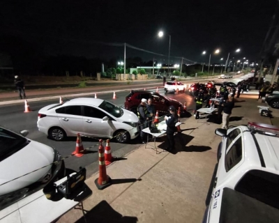 Operao Lei Seca prende dois motoristas por embriaguez e remove 34 veculos em Cuiab