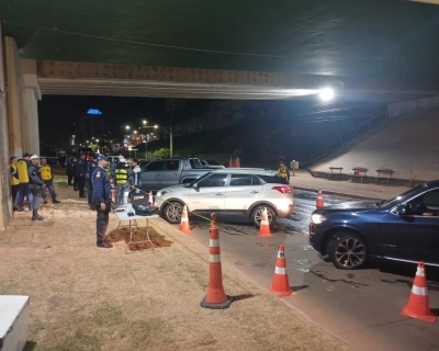 Operao Lei Seca prende oito motoristas por embriaguez e remove 48 veculos em Cuiab