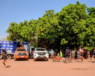 Governo de MT leva assistncia emergencial  aldeia Tanguro, no Xingu, aps incndio destruir moradias