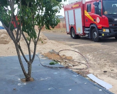 Corpo de Bombeiros orienta sobre como agir em caso de queda de fio energizado em via pblica