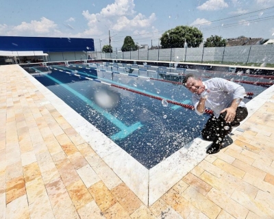 Governador confirma mais 33 escolas de alto padro, com piscina, at final de 2026