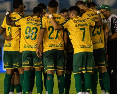 Apesar da queda de posio, Dourado fica a uma vitria de voltar ao G4  