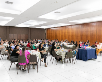 Professores da rede municipal de Cuiab participam de curso para aprimorar alfabetizao infantil