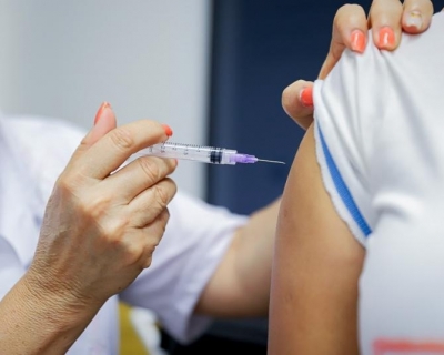 SES distribui 500 mil doses e incentiva campanha de multivacinao de crianas e adolescentes de at 15 anos