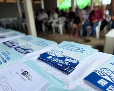 Governo de MT entrega 145 ttulos definitivos s famlias do Assentamento Primeiro de Maio