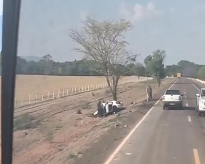 Coliso frontal entre carro e caminho deixa duas vtimas fatais na BR-158, em Barra do Garas