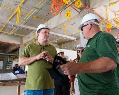 Deputado Max Russi e prefeito Ricardo Babinski vistoriam obras do Hospital Regional de Confresa