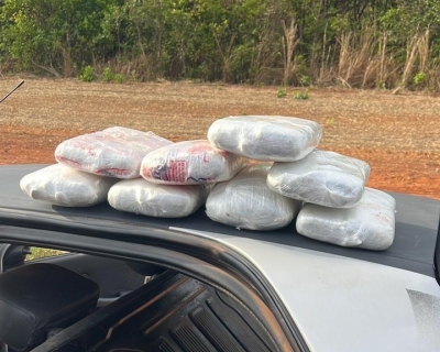 PM prende idoso suspeito com 8 kg de maconha escondidos embaixo de banco de veculo