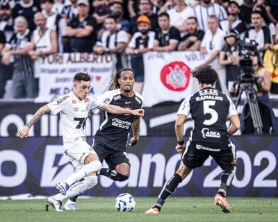 Santos e Corinthians se enfrentam na Vila Belmiro em duelo decisivo do Brasileiro 2025  