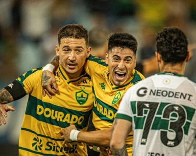 Cuiab encosta no G4 aps falhas de rivais na 32 rodada 
