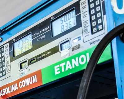 Petrobras anuncia nova redu��o de 4,9% no pre�o da gasolina a partir de ter�a-feira