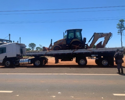 A��o integrada da Pol�cia Militar de MT e GO recupera retroescavadeira roubada em S�o Paulo