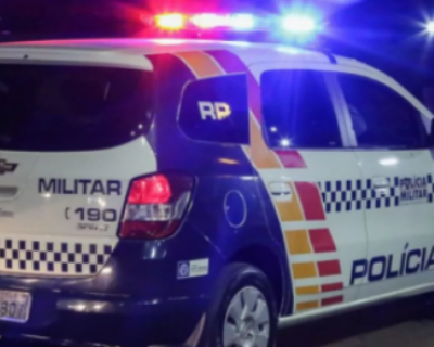 Jovem  detida por esfaquear mulher e vtima acaba presa por fazer ofensas racistas