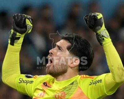 Flamengo resiste com um jogador a menos e avan�a � grande final da Libertadores 