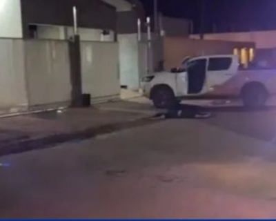 Homem em Hilux  perseguido e assassinado na porta de casa