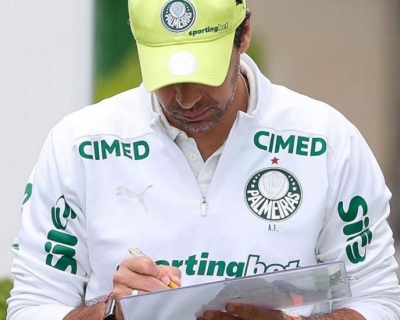 Palmeiras sofre com baixas e vai a campo com time bem diferente no cl�ssico  