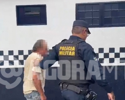 Idoso � preso ap�s ser flagrado abusando de cachorro em MT