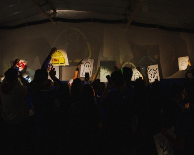 Projeto gratuito ensina a criar imagens luminosas com as prprias mos