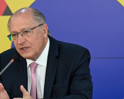 Governo brasileiro intensifica tratativas com os EUA para derrubar tarifas de at 50%