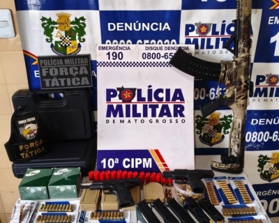 PM apreende 583 muni��es, tr�s armas de fogo e prende homem por porte ilegal