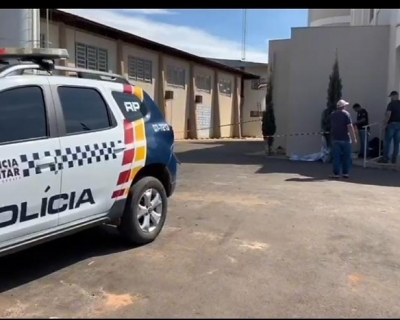 Corpo com sinais de viol�ncia � descoberto ao lado de igreja