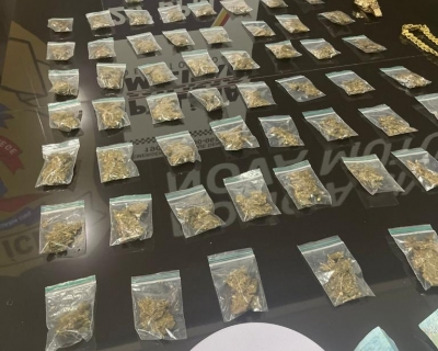 PM flagra adolescente pilotando moto em alta velocidade e apreende 60 por��es de maconha