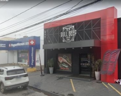 Casal armado rouba aougue e foge com dinheiro e carnes em Cuiab