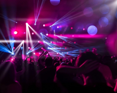 Jovem  ferido com garrafada ao tentar conter briga entre mulheres em boate de MT