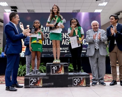 Governador Mauro Mendes participa de premia��o que reconhece estudantes da rede p�blica em concurso sobre viol�ncia contra a mulher