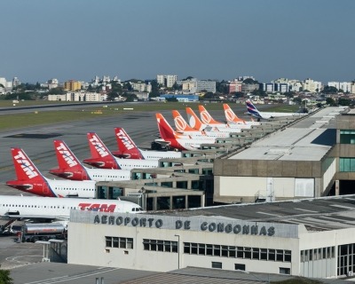 Vendaval hist�rico paralisa aeroportos de SP e provoca mais de 300 cancelamentos em dois dias