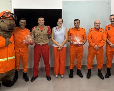 Corpo de Bombeiros entrega tablets aos vencedores do Desafio Rep�rter Sentinelas do Amanh�