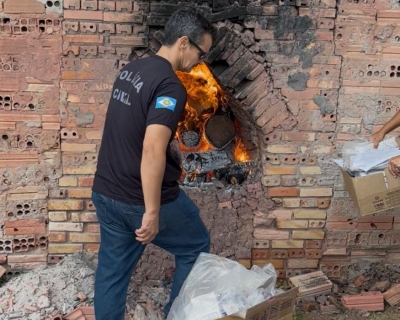 Pol�cia Civil incinera mais de 55 kg de drogas em �gua Boa