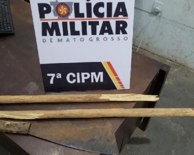 Idoso � preso ap�s atacar casal com fac�o em miniest�dio de Cuiab�