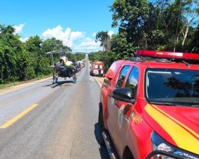 Colis�o entre carro e carreta mata motorista na MT-430, em Confresa