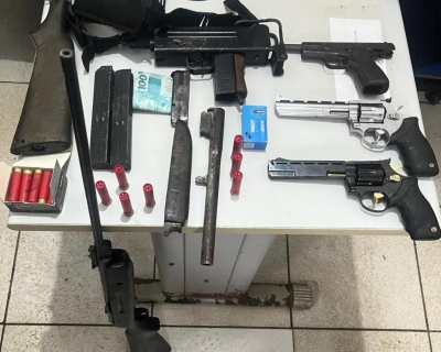 Patrulha Rural prende dupla de faccionados em flagrante com submetralhadora, rev�lveres e pistola