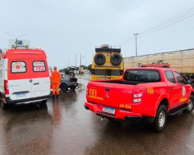 Corpo de Bombeiros socorre v�timas de colis�o entre tr�s ve�culos na MT-140