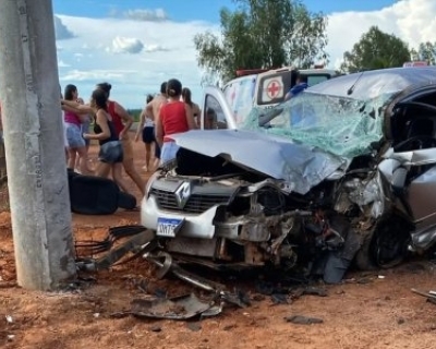 Ultrapassagem malsucedida termina com carro destru�do e cinco feridos no interior de MT