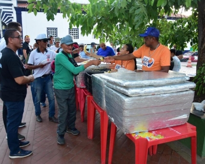 Primeira-dama de MT e Setasc promovem ceia de Natal para pessoas em situa��o de rua em Cuiab�