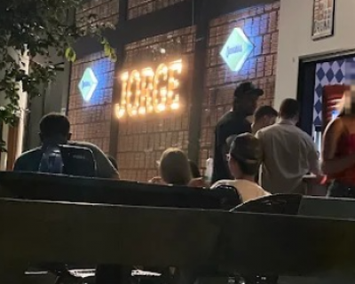 Homem com tornozeleira se passa por policial federal, intimida clientes em bar e � preso em Sinop