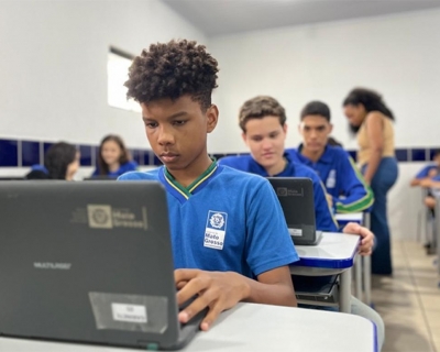 Escolas da rede estadual mant�m atendimento nas f�rias para garantir matr�culas em 2026