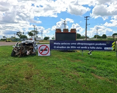 Campanha da Nova Rota do Oeste exp�e carros acidentados para conscientizar motoristas na BR-163/MT