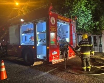 Homem em surto ateia fogo em casa e amea�a a pr�pria m�e