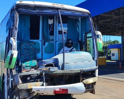 Motorista que saiu de Jaciara � flagrado pela PRF dirigindo �nibus sem para-brisa na BR-158, em MS(V�deo)