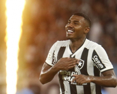 Cuiabano encerra passagem pelo Botafogo e retorna ao futebol ingl�s