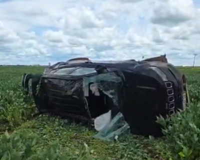 Jeep perde controle, capota v�rias vezes e fica destru�do na sa�da de Campo Novo do Parecis (V�deo)