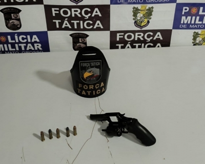 For�a T�tica prende mulher com arma escondida em carro em Rondon�polis
