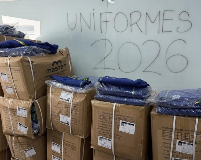 Seduc inicia entrega do kit de uniformes para escolas da rede estadual de ensino