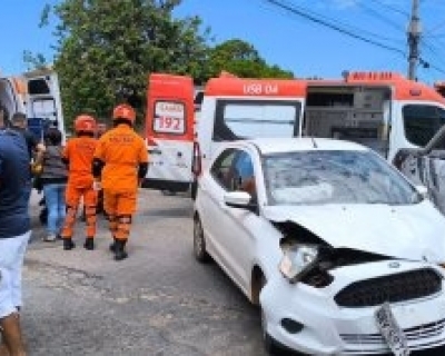 Colis�o em avenida de V�rzea Grande deixa gestante de nove meses e crian�a feridas