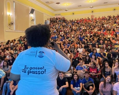 Estudantes com notas acima de 960 na reda��o do Enem podem concorrer a pr�mio de R$ 5 mil