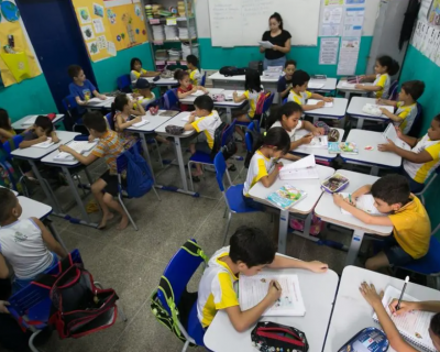 Piso nacional do magist�rio � reajustado e supera R$ 5,1 mil em 2026